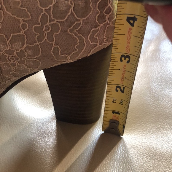 Guess booties. - Picture 4 of 8